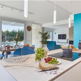 3 bedroom villa with infinity pool, jacuzzi & sauna, Castellammare del Golfo, sleeps 6